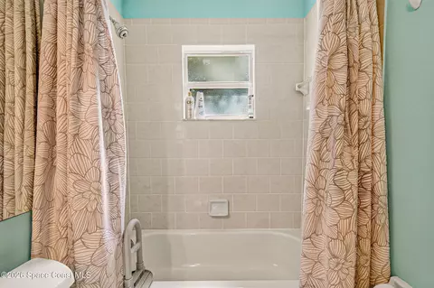 Bath - 7127 Broderick Dr, Melbourne, FL 32940 photo 5 of 5