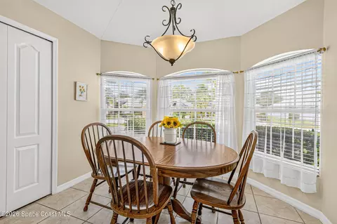 Dining - 7127 Broderick Dr, Melbourne, FL 32940 photo 5 of 6