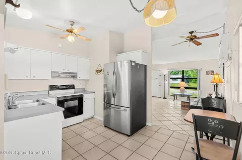 Kitchen - 611 Aloha Ave, Cocoa, FL 32927 photo 3 of 4
