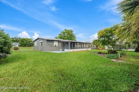 Exterior - 611 Aloha Ave, Cocoa, FL 32927 photo 5 of 9