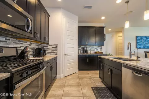 Kitchen - 3600 Stabane Pl, Melbourne, FL 32940 photo 4 of 6