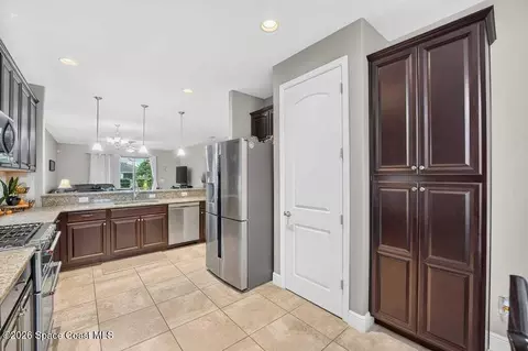 Kitchen - 8044 Creshire Ct, Melbourne, FL 32940 photo 6 of 7