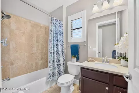 Bath - 8044 Creshire Ct, Melbourne, FL 32940 photo 5 of 6