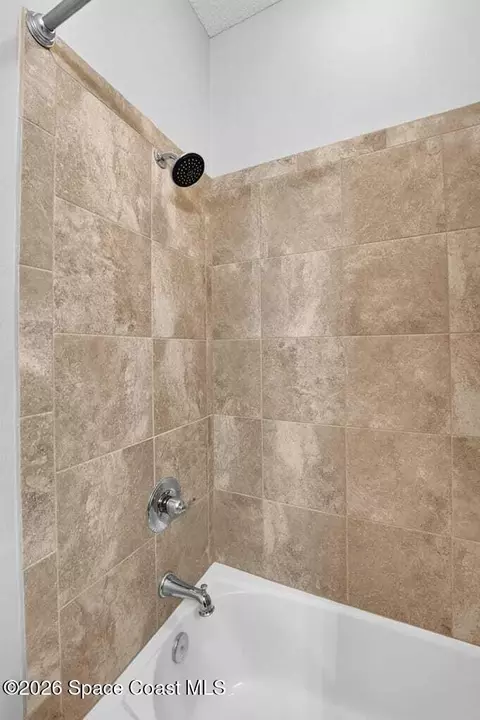 Bath - 8044 Creshire Ct, Melbourne, FL 32940 photo 4 of 6