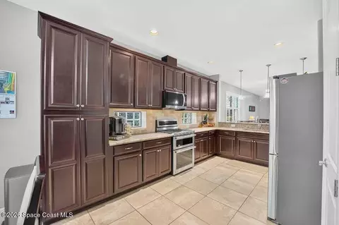 Kitchen - 8044 Creshire Ct, Melbourne, FL 32940 photo 4 of 7