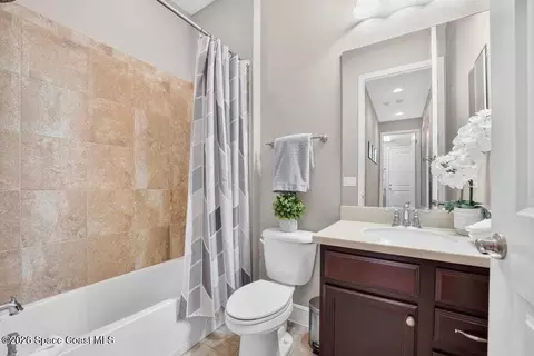 Bath - 8044 Creshire Ct, Melbourne, FL 32940 photo 3 of 6