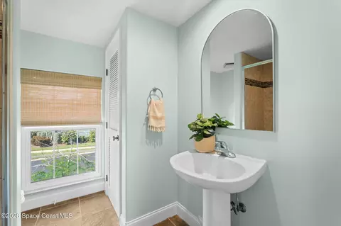 Bath - 201 Loggerhead Dr, Melbourne Beach, FL 32951 photo 8 of 9