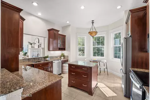Kitchen - 201 Loggerhead Dr, Melbourne Beach, FL 32951 photo 4 of 6