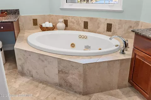 Bath - 201 Loggerhead Dr, Melbourne Beach, FL 32951 photo 4 of 9
