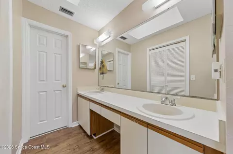 Bath - 709 Spring Valley Dr, Melbourne, FL 32940 photo 1 of 3