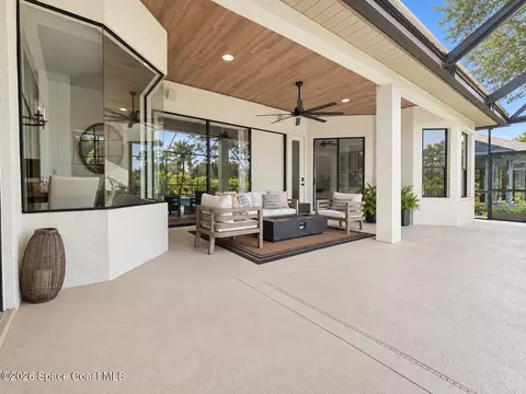 Exterior - 329 Sandhurst Dr, Melbourne, FL 32940 photo 2 of 4
