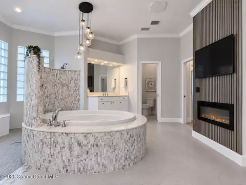 Bath - 329 Sandhurst Dr, Melbourne, FL 32940 photo 3 of 3