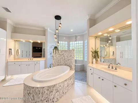 Bath - 329 Sandhurst Dr, Melbourne, FL 32940 photo 2 of 3