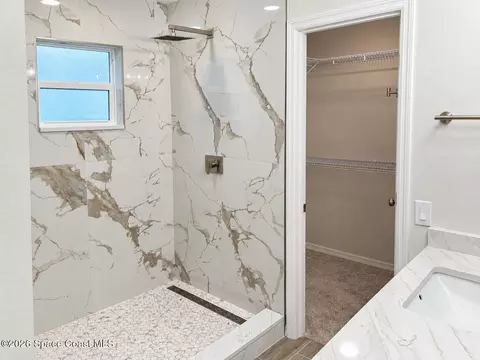 Bath - 1240 Coventry Cir, Melbourne, FL 32904 photo 2 of 3
