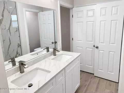 Bath - 1240 Coventry Cir, Melbourne, FL 32904 photo 1 of 3