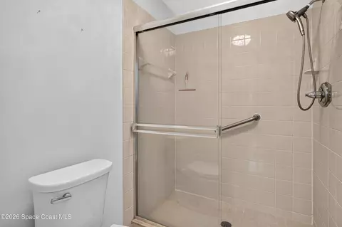 Bath - 734 Pine Island Dr, Melbourne, FL 32940 photo 2 of 3