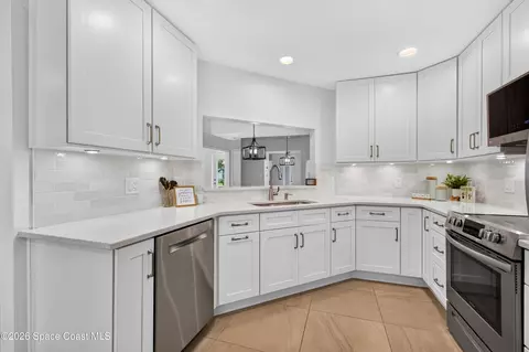 Kitchen - 734 Pine Island Dr, Melbourne, FL 32940 photo 4 of 7