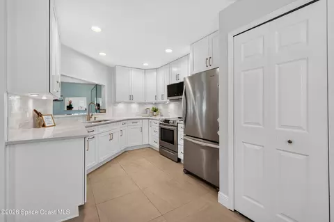 Kitchen - 734 Pine Island Dr, Melbourne, FL 32940 photo 2 of 7