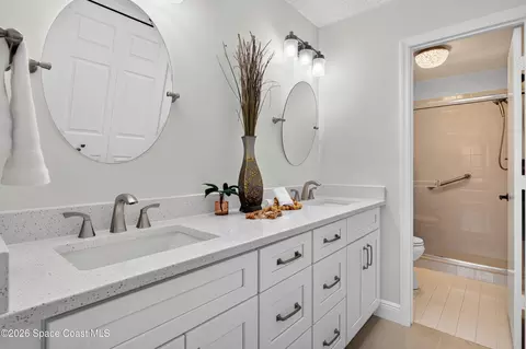 Bath - 734 Pine Island Dr, Melbourne, FL 32940 photo 1 of 3