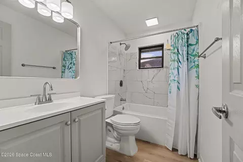 Bath - 1430 Windward Dr, Melbourne, FL 32935 photo 1 of 2