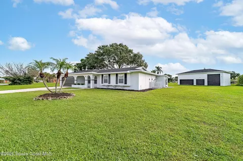 722 Apollo Cir NE, Palm Bay, FL 32905