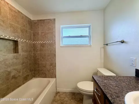 Bath - 550 Comanche Ave, Melbourne, FL 32935 photo 4 of 5