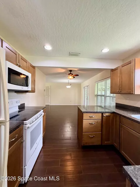 Kitchen - 550 Comanche Ave, Melbourne, FL 32935 photo 4 of 4