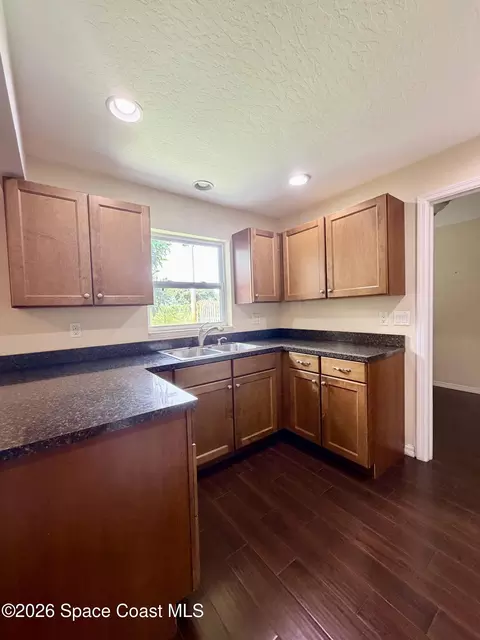 Kitchen - 550 Comanche Ave, Melbourne, FL 32935 photo 3 of 4