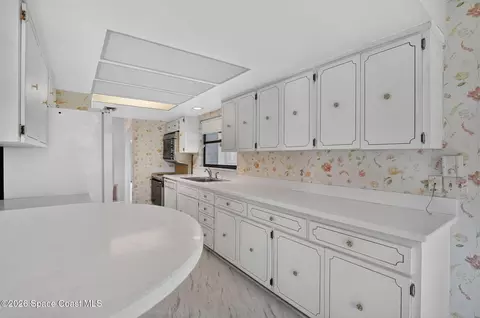 Kitchen - 911 Preston Trl, Melbourne, FL 32940 photo 4 of 4