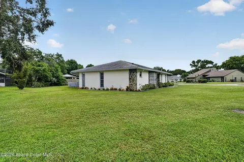 Exterior - 911 Preston Trl, Melbourne, FL 32940 photo 1 of 4