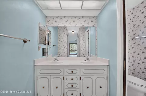 Bath - 911 Preston Trl, Melbourne, FL 32940 photo 1 of 5