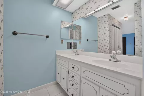 Bath - 911 Preston Trl, Melbourne, FL 32940 photo 2 of 5