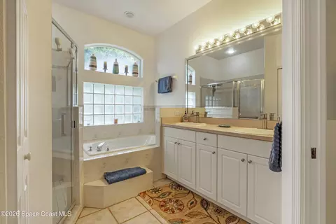 Bath - 430 Shell Cove Dr, Melbourne, FL 32940 photo 2 of 3