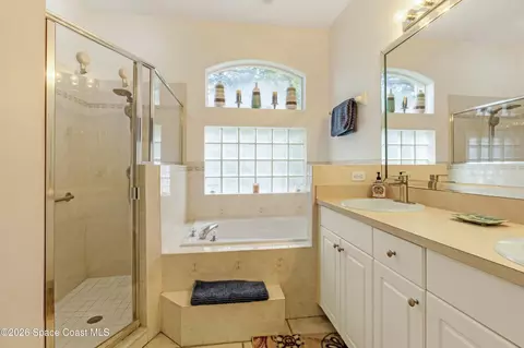 Bath - 430 Shell Cove Dr, Melbourne, FL 32940 photo 1 of 3