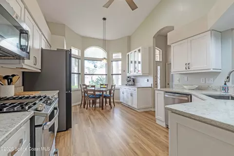 Kitchen - 430 Shell Cove Dr, Melbourne, FL 32940 photo 4 of 5
