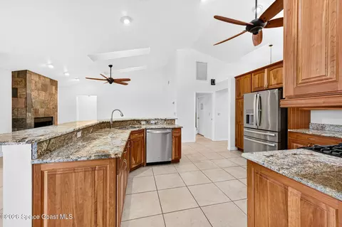 Kitchen - 1140 Cypress Trace Dr, Melbourne, FL 32940 photo 3 of 4