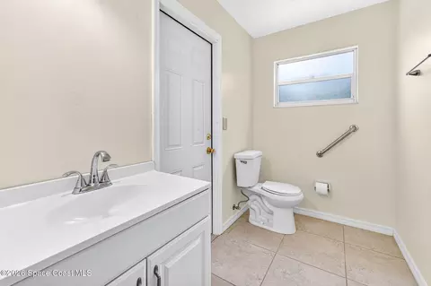 Bath - 1140 Cypress Trace Dr, Melbourne, FL 32940 photo 3 of 3