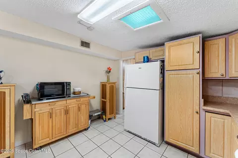 Kitchen - 241 Avenida Central, Indialantic, FL 32903 photo 1 of 6