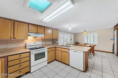 Kitchen - 241 Avenida Central, Indialantic, FL 32903 photo 2 of 6