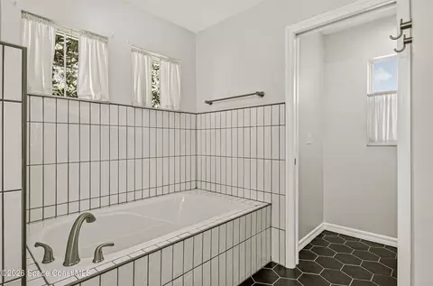 Bath - 4205 Long Leaf Dr, Melbourne, FL 32940 photo 2 of 4