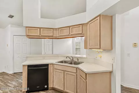 Kitchen - 4205 Long Leaf Dr, Melbourne, FL 32940 photo 3 of 5