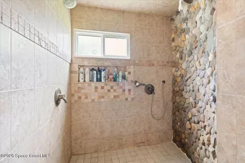 Bath - 3480 Harlock Rd, Melbourne, FL 32934 photo 2 of 5