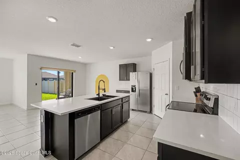 Kitchen - 4791 Talbot Blvd, Cocoa, FL 32926 photo 4 of 4