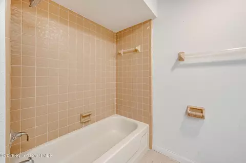 Bath - 305 Bayhead Dr, Melbourne, FL 32940 photo 6 of 6