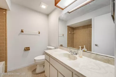 Bath - 305 Bayhead Dr, Melbourne, FL 32940 photo 5 of 6