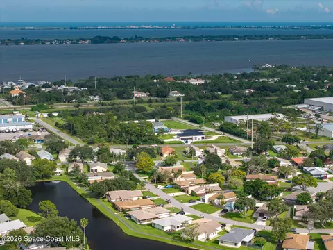 View/Area - 305 Bayhead Dr, Melbourne, FL 32940 photo 4 of 10