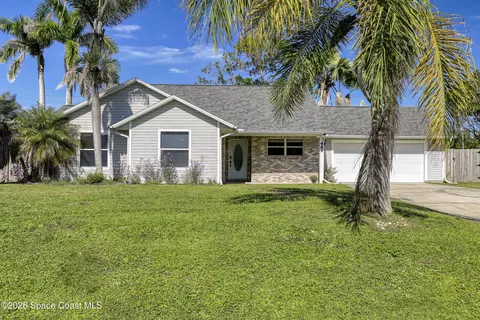 449 NE Gilbert Dr NE, Palm Bay, FL 32907