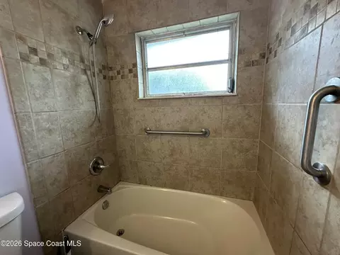 Bath - 1487 Sherry Ln, Melbourne, FL 32935 photo 3 of 4