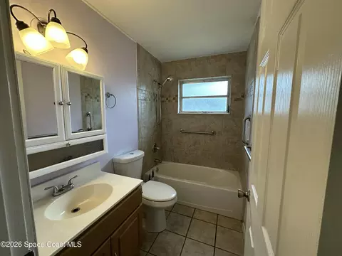 Bath - 1487 Sherry Ln, Melbourne, FL 32935 photo 2 of 4