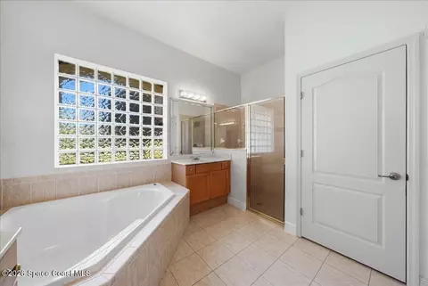Bath - 1630 Wilmington Dr, Melbourne, FL 32940 photo 1 of 4